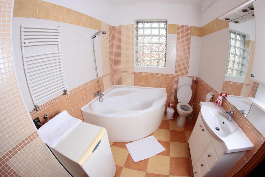 Balm Apartman Еґер Екстер'єр фото