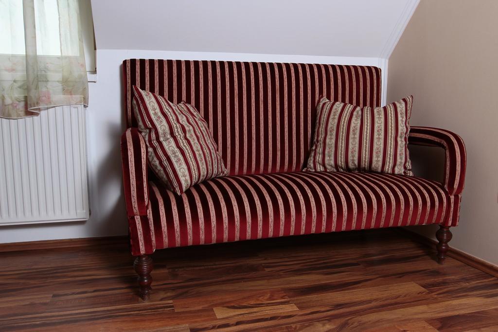 Balm Apartman Еґер Екстер'єр фото