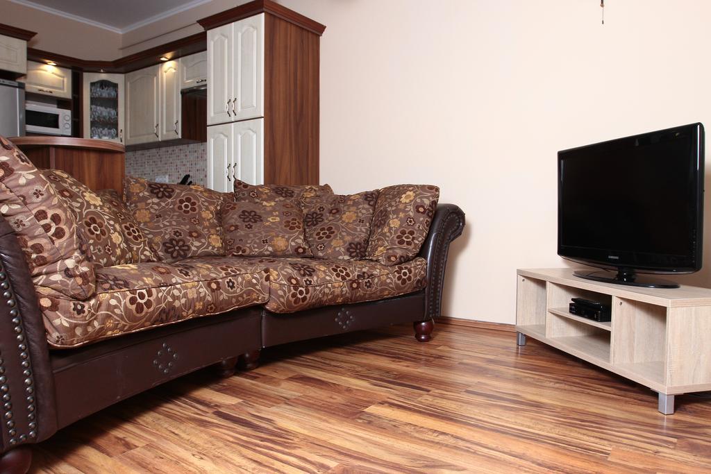 Balm Apartman Еґер Екстер'єр фото