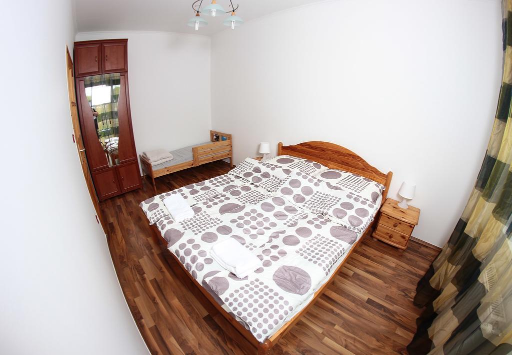 Balm Apartman Еґер Екстер'єр фото